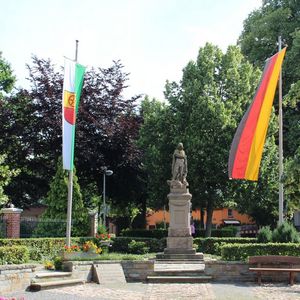 
                                Ehrenmal in Mönninghausen
                            