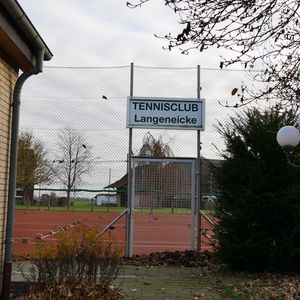 
                                Eingang zur Tennisanlage
                            