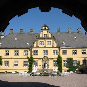 
                                Schloss Eringerfeld, Innenhof
                            