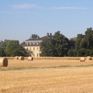 
                                Blick auf das Schloss Schwarzenraben
                            