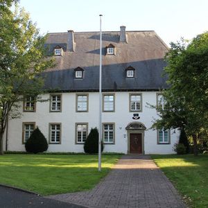 
                                Ehemaliges Pfarrhaus
                            