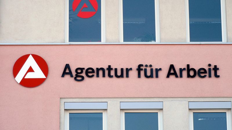 Gebäudefassade einer Dienststelle der Agentur für Arbeit