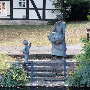 
                                Waschfrau mit Kind am Geseker Teich
                            