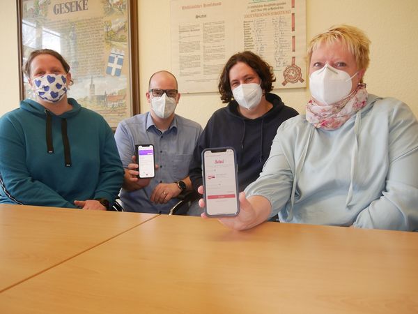 v.l. Jennifer Keuchel (städt. Kindergarten Störmede) Michael Voß, Barbara Schulte-Volmer (Familienzentrum Ehringhausen) und Anika Wehrenberg (Kindergarten Rabennest Geseke)