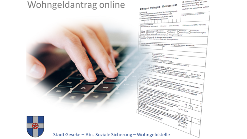 Hand auf Computertastatur und Abbildung eines Wohngeldantrages