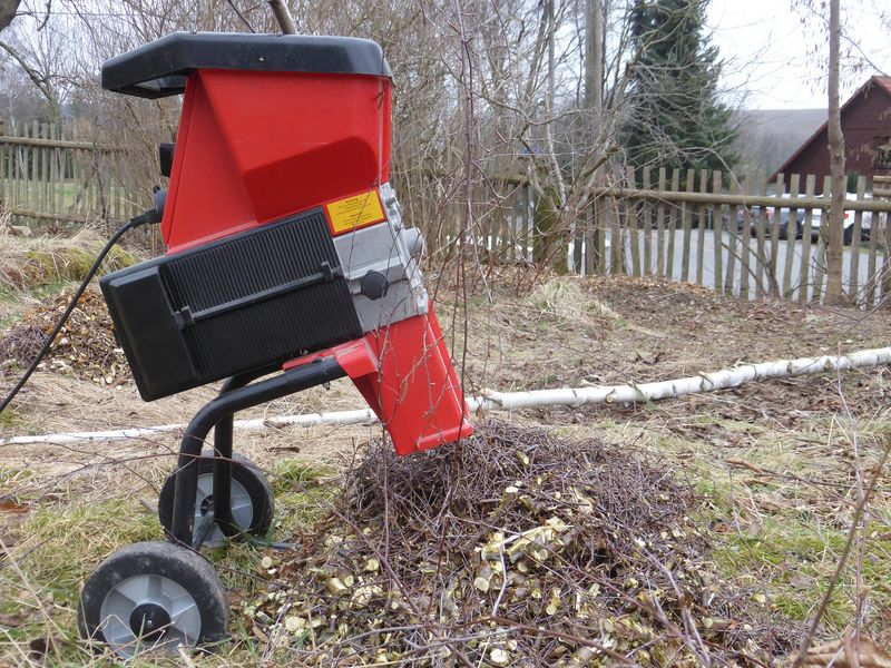 Gartenhäcksler mit Häckselgut