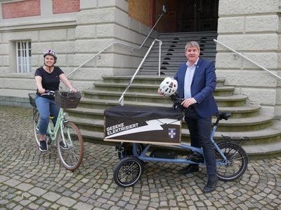 Bürgermeister Dr. Remco van der Velden und die städtische Klimaschutzbeauftragte Julia Krümmelbein