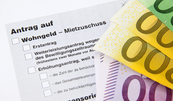 Wohngeldantrag und Geldscheine, Altes Rathaus