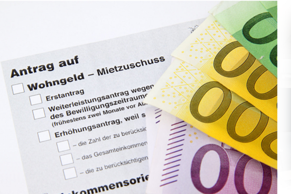 Wohngeldantrag und Geldscheine, Altes Rathaus