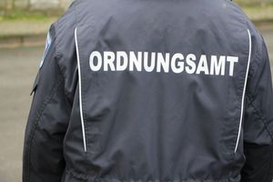 Fachkraft des Ordnungsamtes im Einsatz