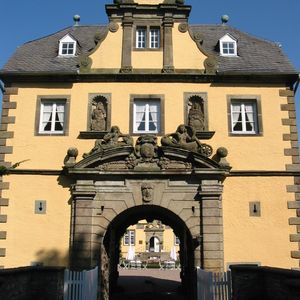 
                                Schloss Eringerfeld, Torbogen
                            