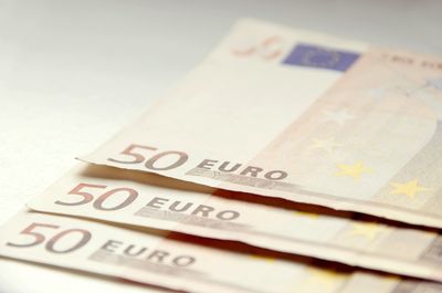 Drei 50 Euro-Banknoten