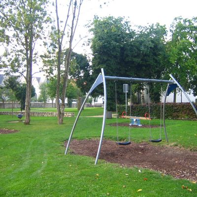 
                                Spielplatz im Park Thoholte
                            