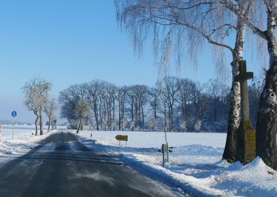 Verschneite Straße